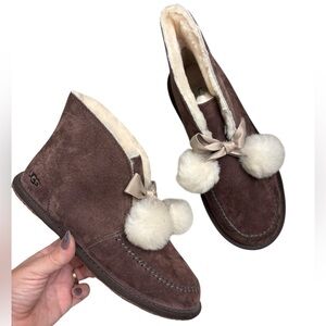 UGG Kallen Suede Moc Toe Pom Pom Slippers Sz 6